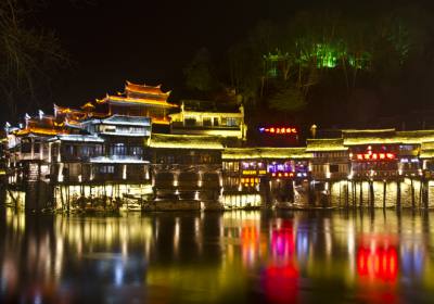 夜游鳳凰古城，感受別樣的古城美
